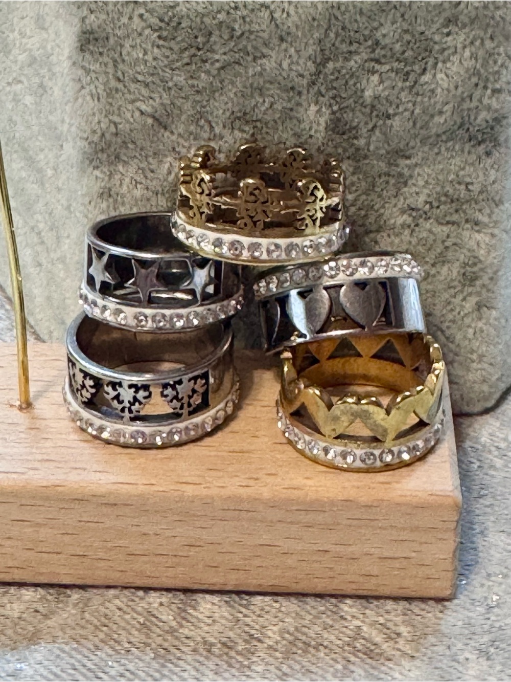 Set of 5 pcs Decorative Crown and Patterned Rings in Silver & Gold size 5